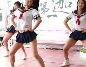 The classmate's skirt is too short. After dancing, report to the Discipline Office (Ting Wei, Xuanxuan, pat)